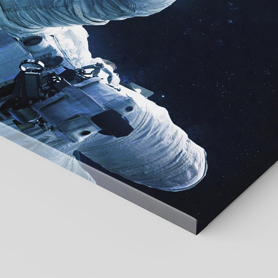 Obraz na płótnie 50x70 - kosmiczna podróż - kosmonauta, ziemia