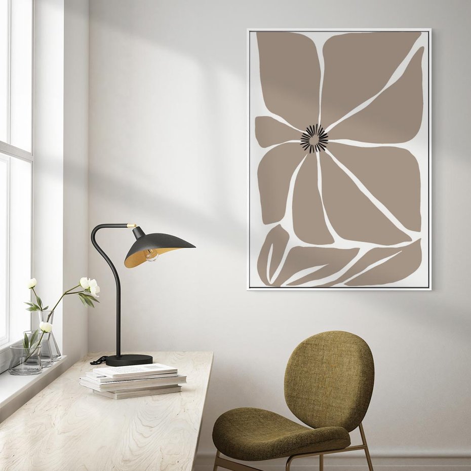 Obraz w ramie 80x120 - Złudne Zmysły - abstrakcyjny kwiat, beże i brązy - rama biała