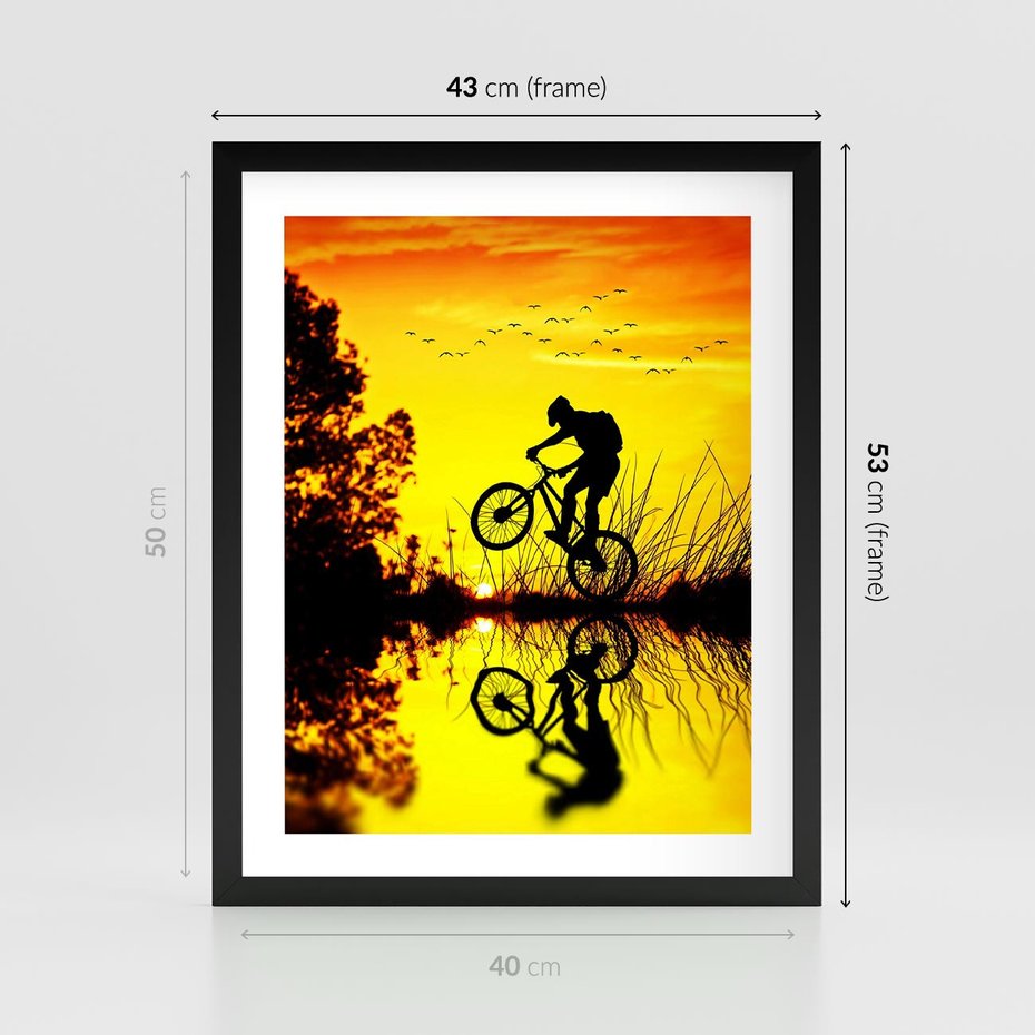 Plakat w ramie 40x50 - Rower przy zachodzie słońca - rower, zachód - rama czarna