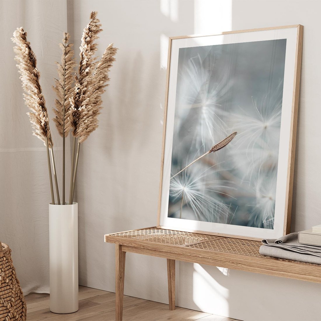 Plakat w ramie 40x50 - Piękno w Delikatności - dmuchawiec, makro zdjęcie - rama drewno