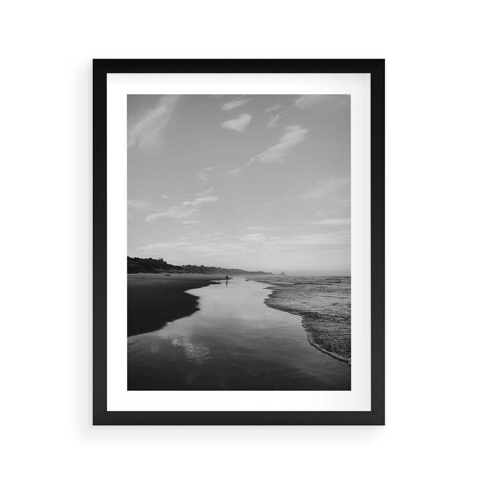 Plakat w ramie 40x50 - Nadmorska Melodia - czarno białe zdjęcie, plaża - rama czarna