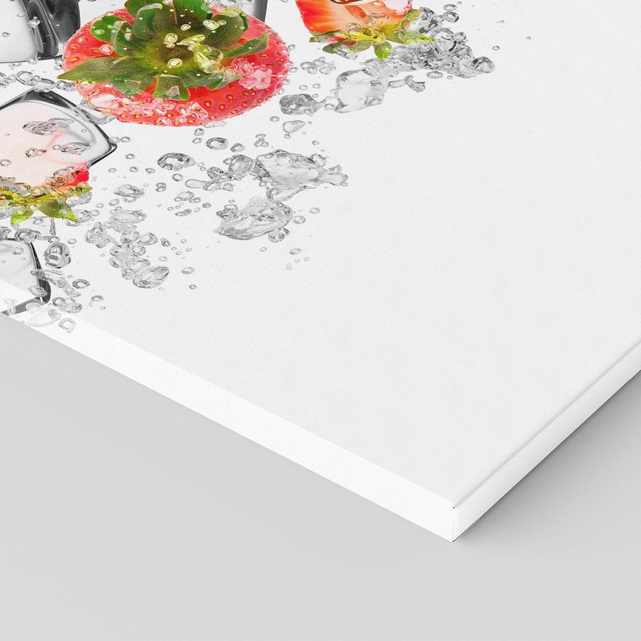 Obraz na płótnie 70x100 - Oaza świeżości: truskawki w wodzie - truskawki, woda