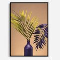 Obraz w ramie 70x100 - Delikatne Piękno - palma, pastele - rama czarna