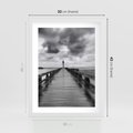 Plakat w ramie 30x40 - Romantyczny pomost z latarnią - pomost, latarnia - rama biała