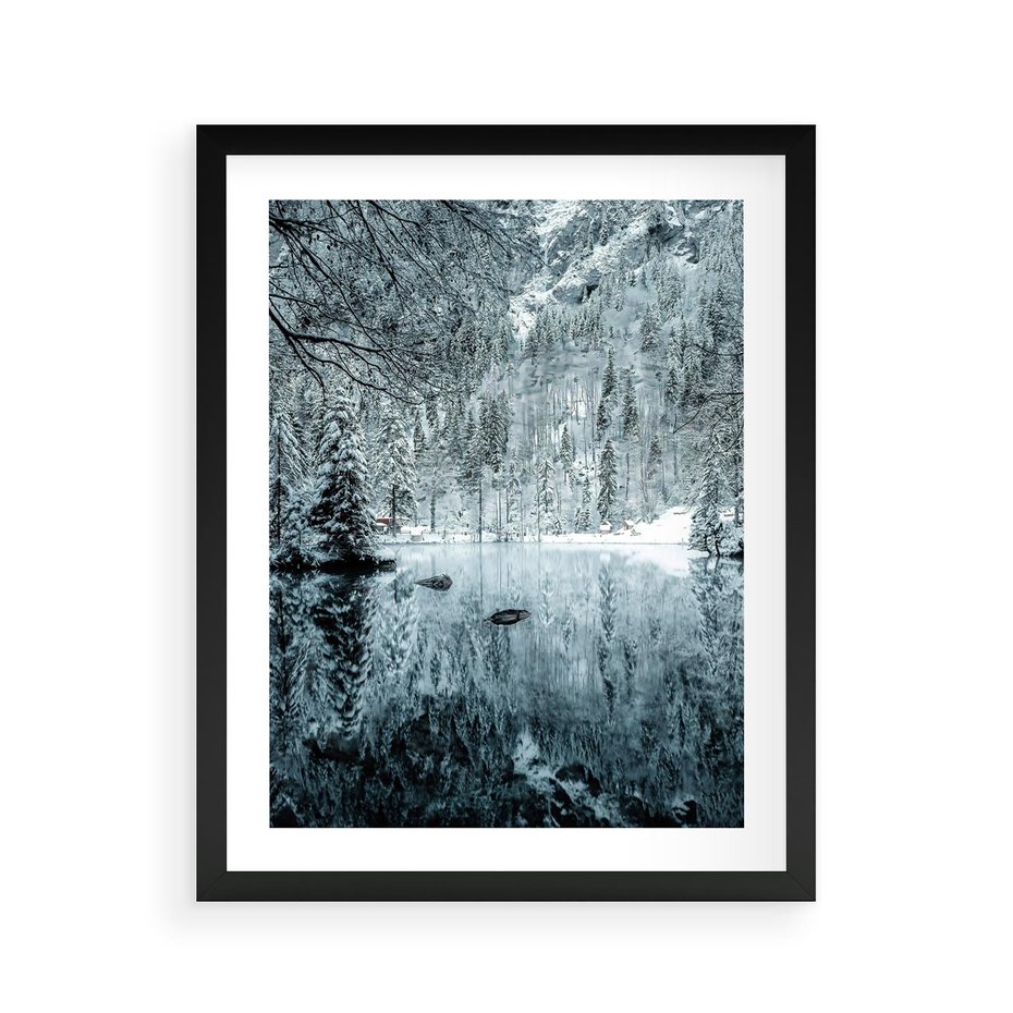 Plakat w ramie 40x50 - Zimowy Raj - zimowy górski krajobraz, jezioro w górach - rama czarna