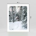 Plakat bez ramy 40x50 - Spokój Zimowej Przygody w Lesie - domek w górach w lesie, zima