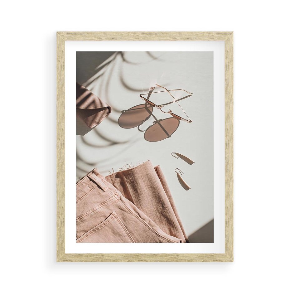 Plakat w ramie 50x70 - Urok Pudrowego Różu - zdjęcie, moda - rama drewno
