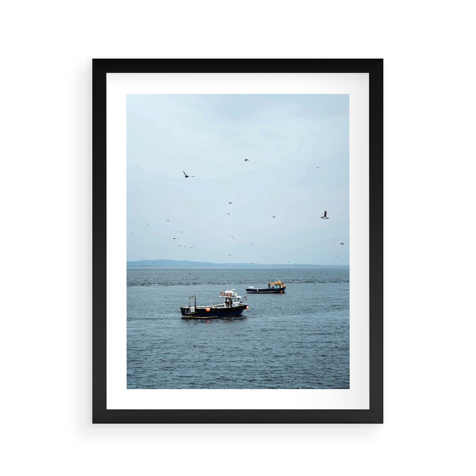 Plakat w ramie 40x50 - Rybacki Urok - morze, kutry rybackie - rama czarna