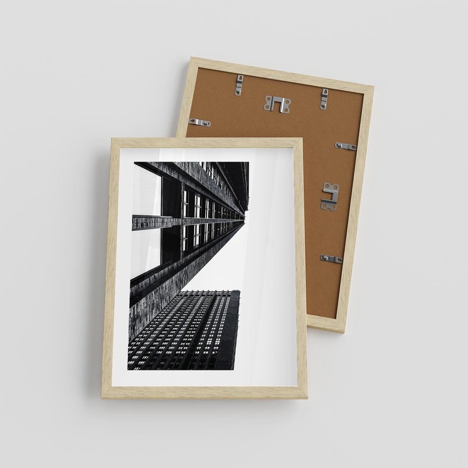 Plakat w ramie 30x40 - Geometryczna Asymetria - architektura, czarno białe zdjęcie - rama drewno