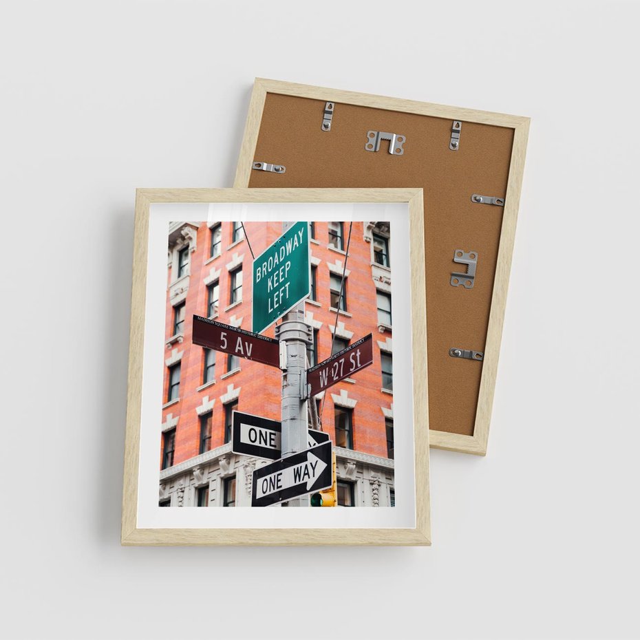 Plakat w ramie 40x50 - Namiastka wielkiego miasta - Nowy Jork, drogowskaz - rama drewno
