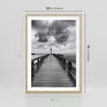Plakat w ramie 50x70 - Romantyczny pomost z latarnią - pomost, latarnia - rama drewno