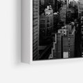 Obraz w ramie 50x50 - Wibracje Miejskiego Życia - miasto, wieżowce - rama biała