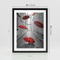 Plakat w ramie 40x50 - Parasole w malowniczej uliczce - parasole, uliczka - rama czarna