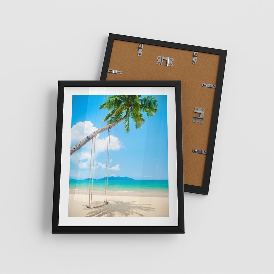Plakat w ramie 40x50 - Hawajska palma i huśtawka na plaży - palma, huśtawka - rama czarna
