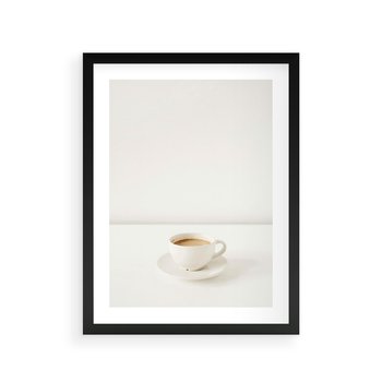 Plakat w ramie 40x50 - Kawa w Prostocie - kawa w filizance, białe tłó - rama czarna