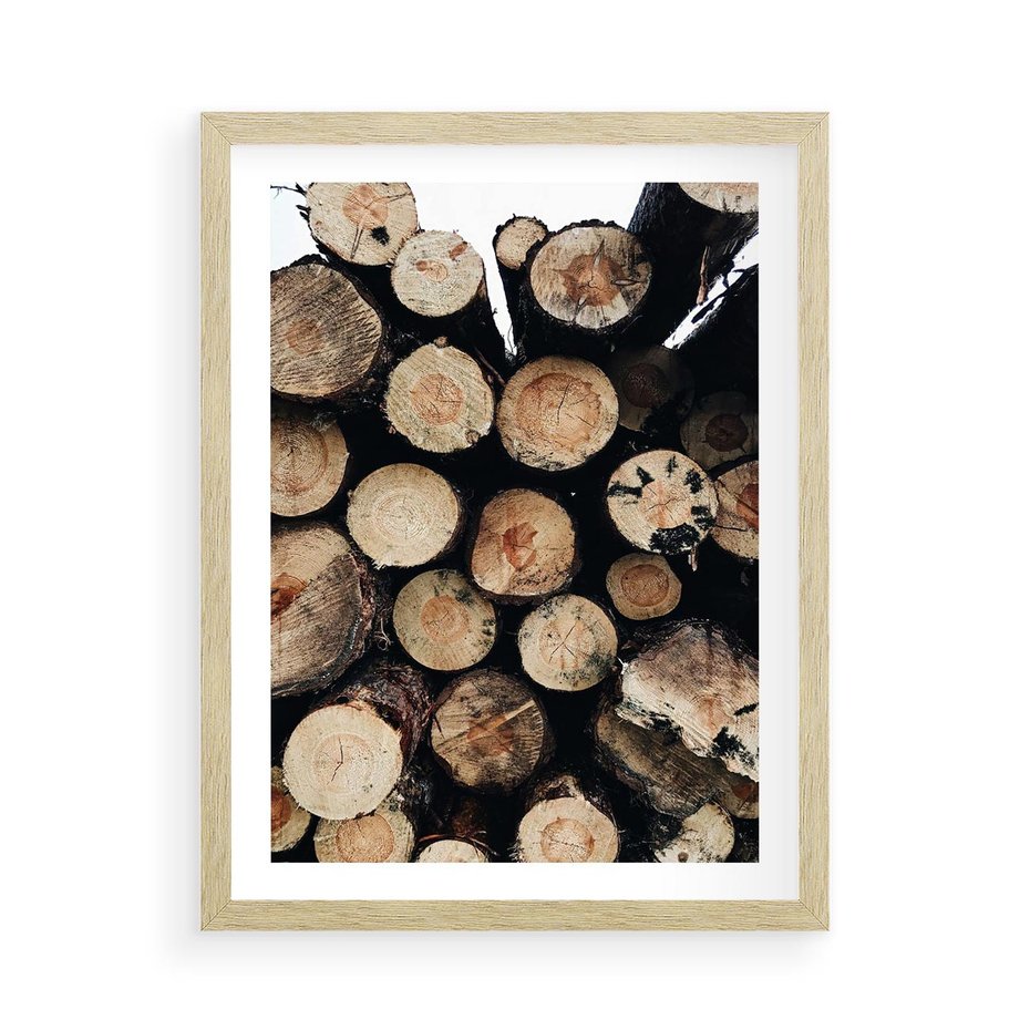 Plakat w ramie 50x70 - Siła Drewna - ścięte drewno, belki drewna ułożone jedna na drugiej - rama drewno
