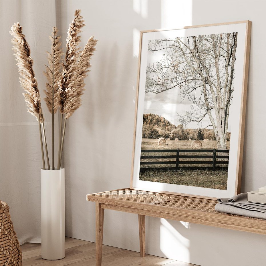 Plakat w ramie 30x40 - Drzewa i Snopki Siana - farma, drzewa - rama drewno