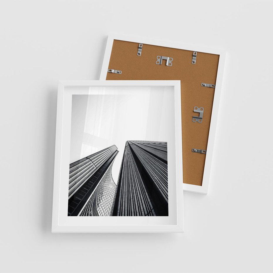 Plakat w ramie 40x50 - Monochromatyczna Wizja - architektura, wysoki wieżowiec - rama biała