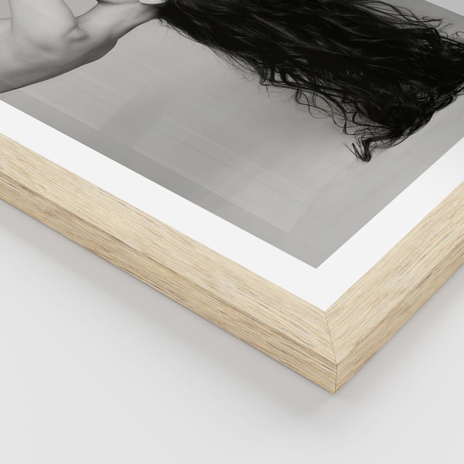 Plakat w ramie 30x40 - Piękno włosów kobiety w ruchu - włosy, piękno - rama drewno
