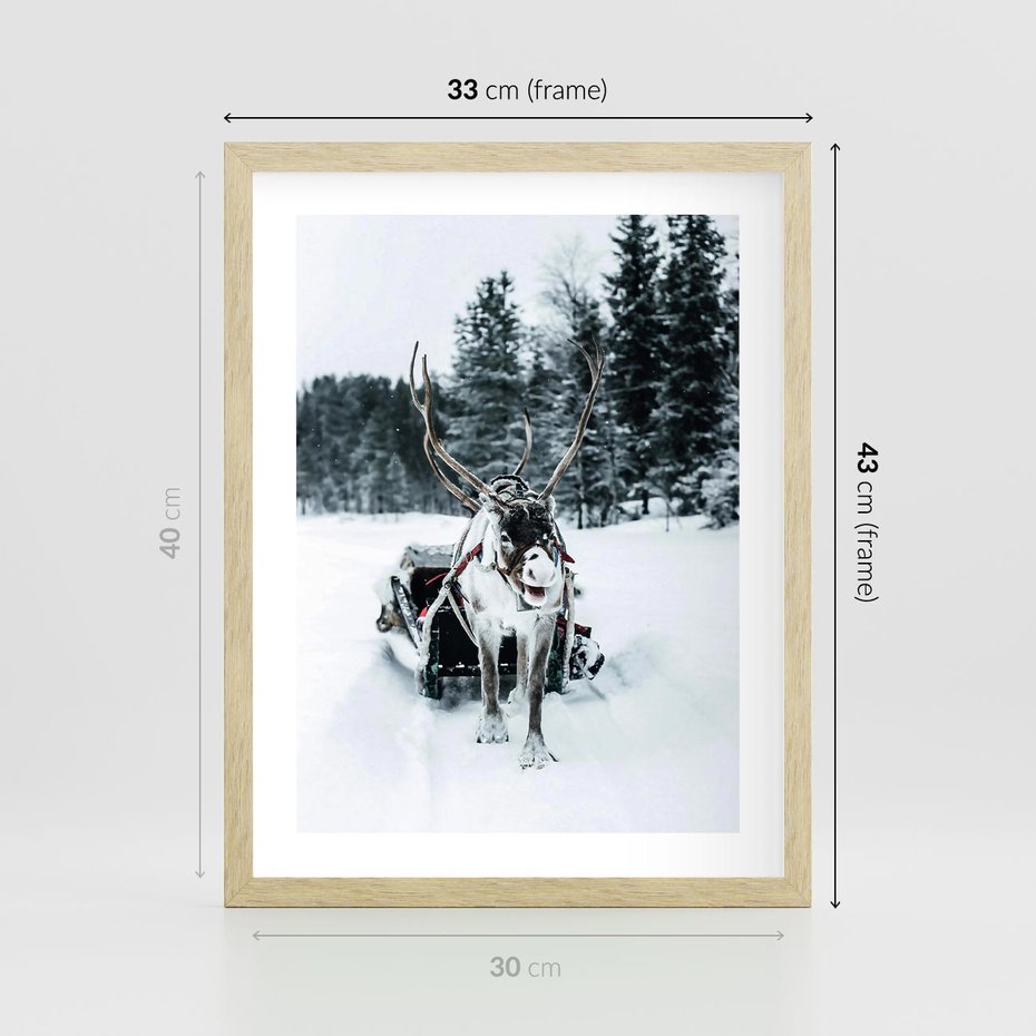 Plakat w ramie 30x40 - Świąteczna Przygoda - renifer, śnieg - rama drewno