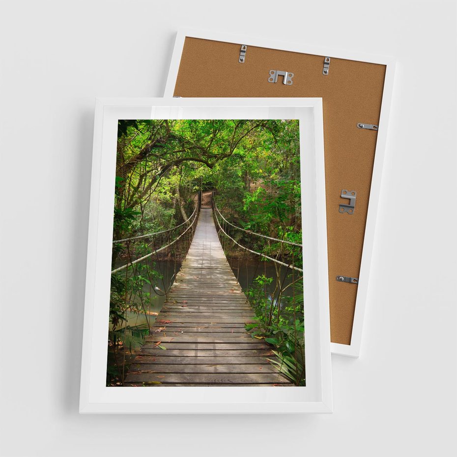Plakat w ramie 50x70 - Przez Dżunglę - most, linowy - rama biała