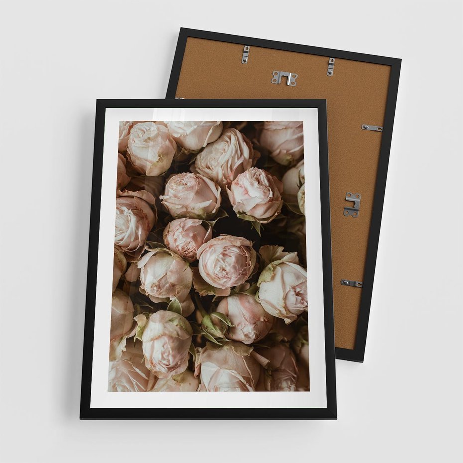 Plakat w ramie 50x70 - Róże i Różowe Kwiaty w Kompozycji - róże, różowe kwiaty - rama czarna