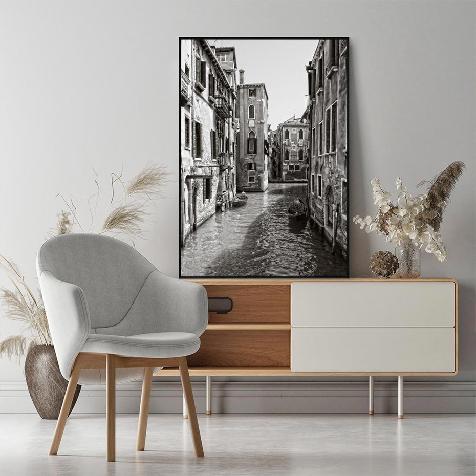 Obraz w ramie 50x70 - Weneckie Kanały - czarno białe zdjęcie, wenecja - rama czarna