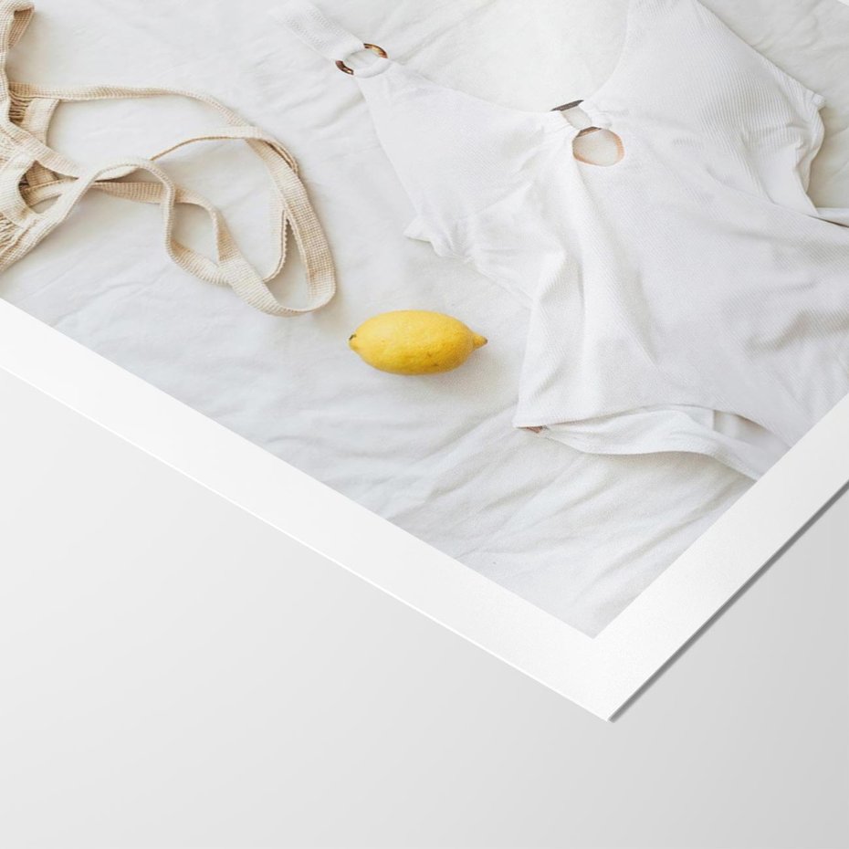 Plakat bez ramy 21x30 - Moda na Wakacje: Cytrynowy Urok - kompozycja letnia, fashion