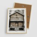 Plakat w ramie 50x70 - Stary Drewniany Dom w Śniegu - stary drewniany dom, zima - rama drewno