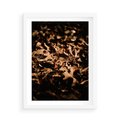 Plakat w ramie 50x70 - Jesienne Liście: Nostalgiczna Kolorystyka - suche liście, jesień - rama biała