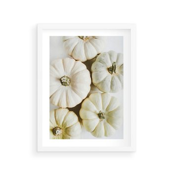 Plakat w ramie 50x70 - Jesienne Dynie: Delikatna Kompozycja - białe dynie, jasna kompozycja - rama biała