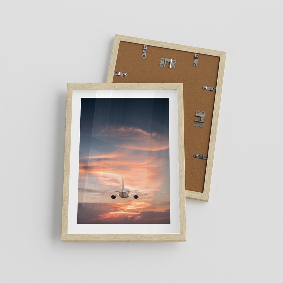 Plakat w ramie 30x40 - Podróż w Kierunku Słońca - samolot, samolot w powietrzu - rama drewno