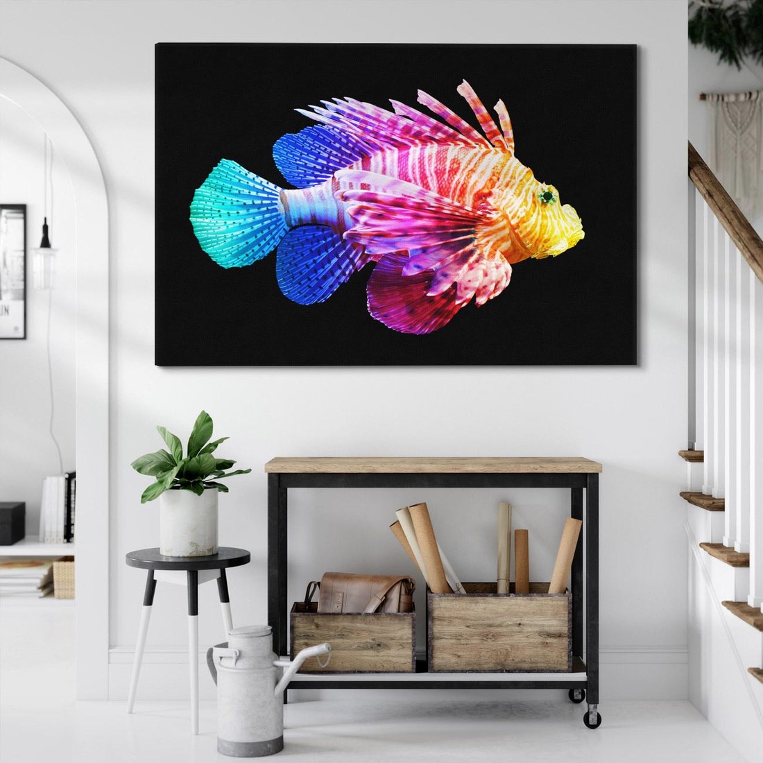 Obraz na płótnie 70x50 - Tęczowa Piękność - kolorowa tęczowa ryba, mocny akcent na czarnym tle