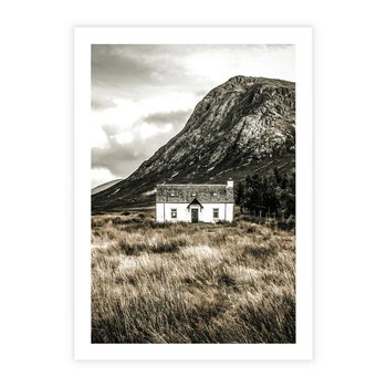 Plakat bez ramy 21x30 - Biały Domek w Sepii: Wiejski Urok - domek w górach, kolory sepii
