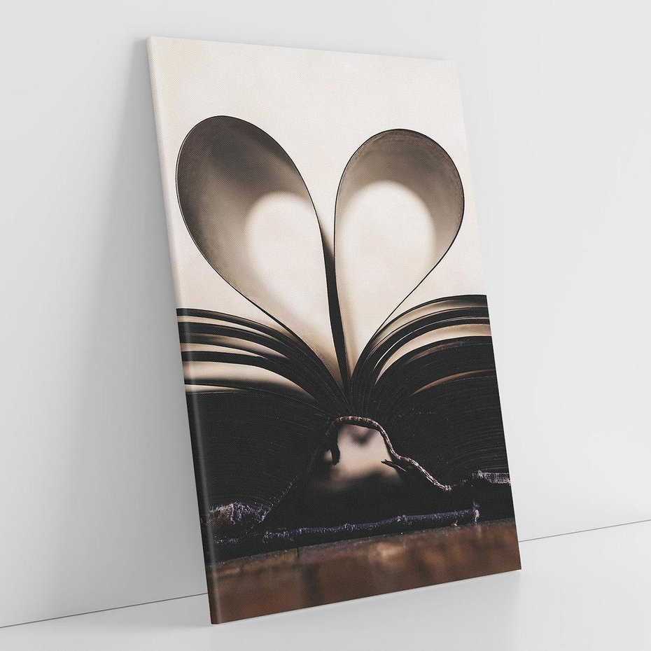 Obraz na płótnie 70x100 - Książka - Serce Retro - ksizka, serce