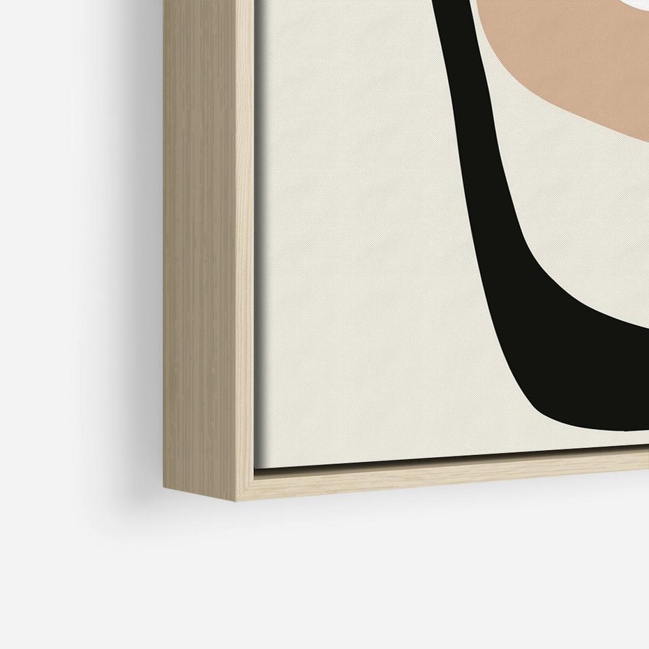 Obraz w ramie 80x80 - Intrygujące Zaskoczenia - beżowa abstrakcyjna kompozycja, czarny akcent - rama drewno