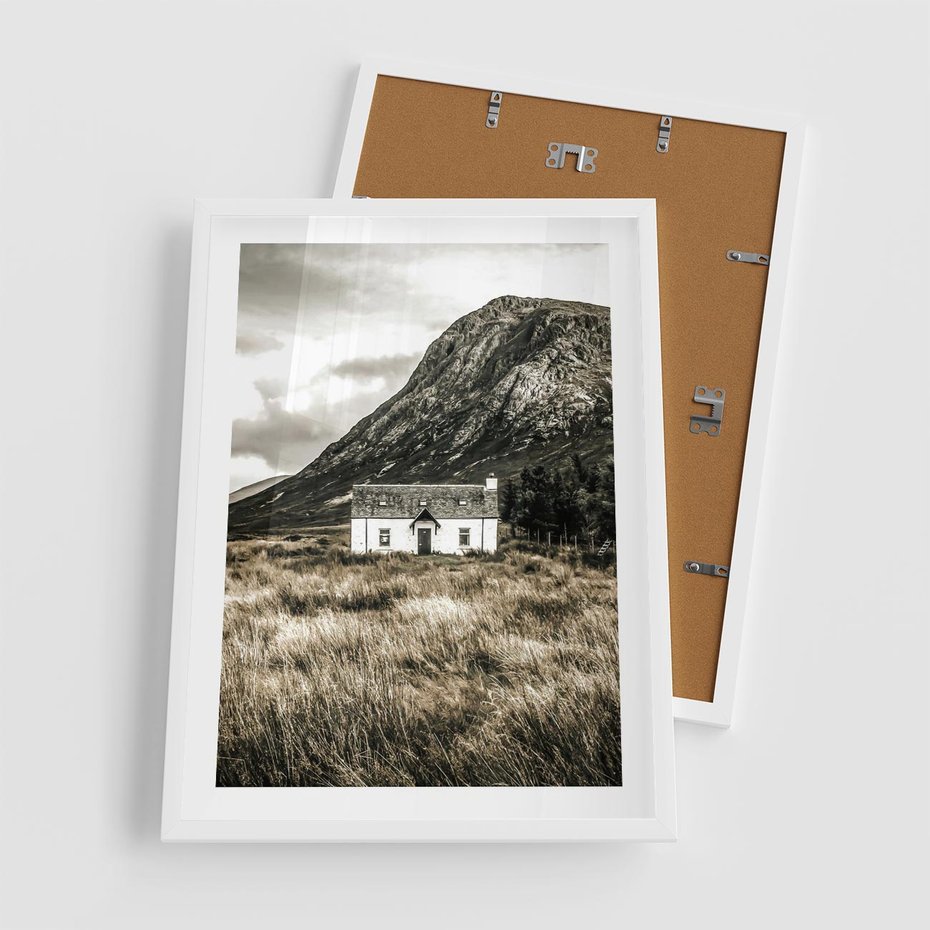 Plakat w ramie 50x70 - Biały Domek w Sepii: Wiejski Urok - domek w górach, kolory sepii - rama biała