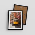 Plakat w ramie 30x40 - Urok tramwaju w Lizbonie - Lizbona, tramwaj - rama czarna