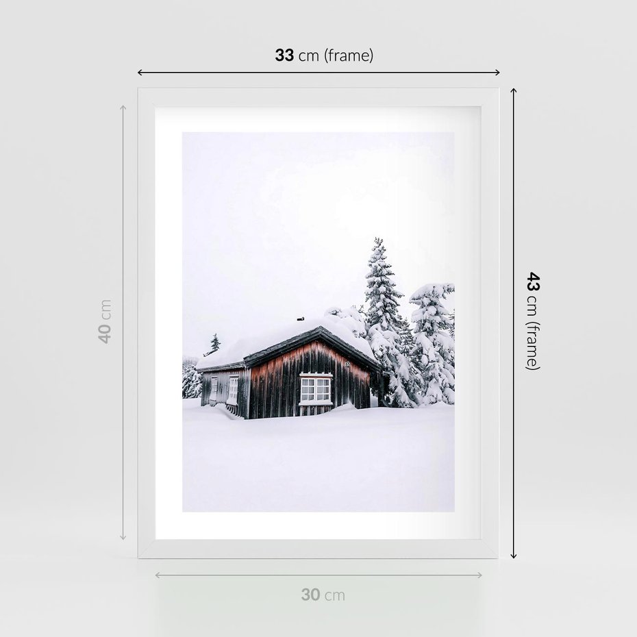 Plakat w ramie 30x40 - Zimowy Azyl: Domek w Górach - domek w górach, śnieg - rama biała