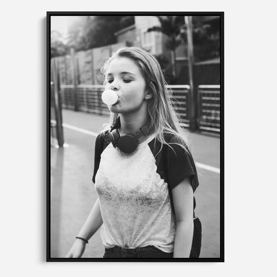 Obraz w ramie 50x70 - Letnia Młodość - nowoczesna fotografia, czarno biała - rama czarna