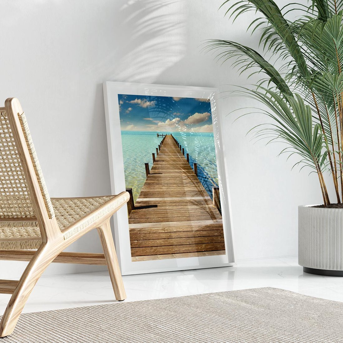 Plakat w ramie 40x50 - Pomost nad morską przestrzenią - pomost, morze - rama biała