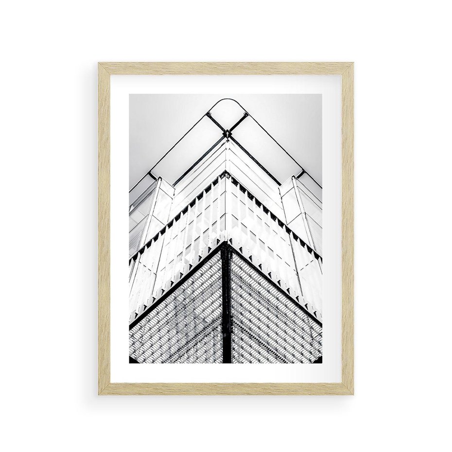Plakat w ramie 30x40 - Elegancja Współczesnej Architektury: Wieżowiec w Monochromii - nowoczesna architektura, czarno biała fotografia - rama drewno
