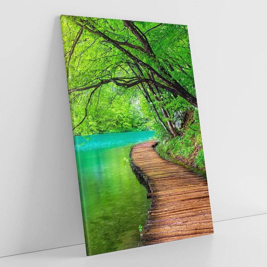 Obraz na płótnie 70x100 - Spokój nad jeziorem: Zatop się w naturze - jezioro, drzewa