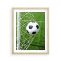 Plakat w ramie 40x50 - Namiętność Piłki i Gola - piłka nożna, gol - rama drewno
