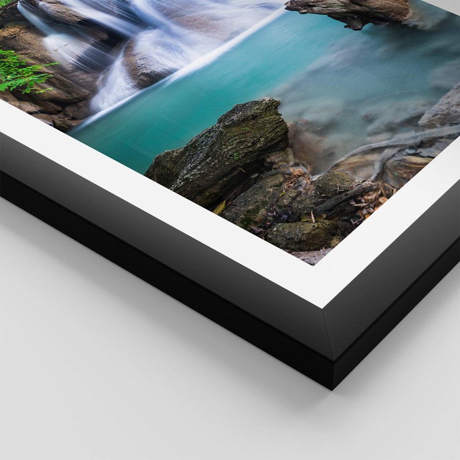 Plakat w ramie 40x50 - Abstrakcyjna nowoczesność - wodospad, woda - rama czarna