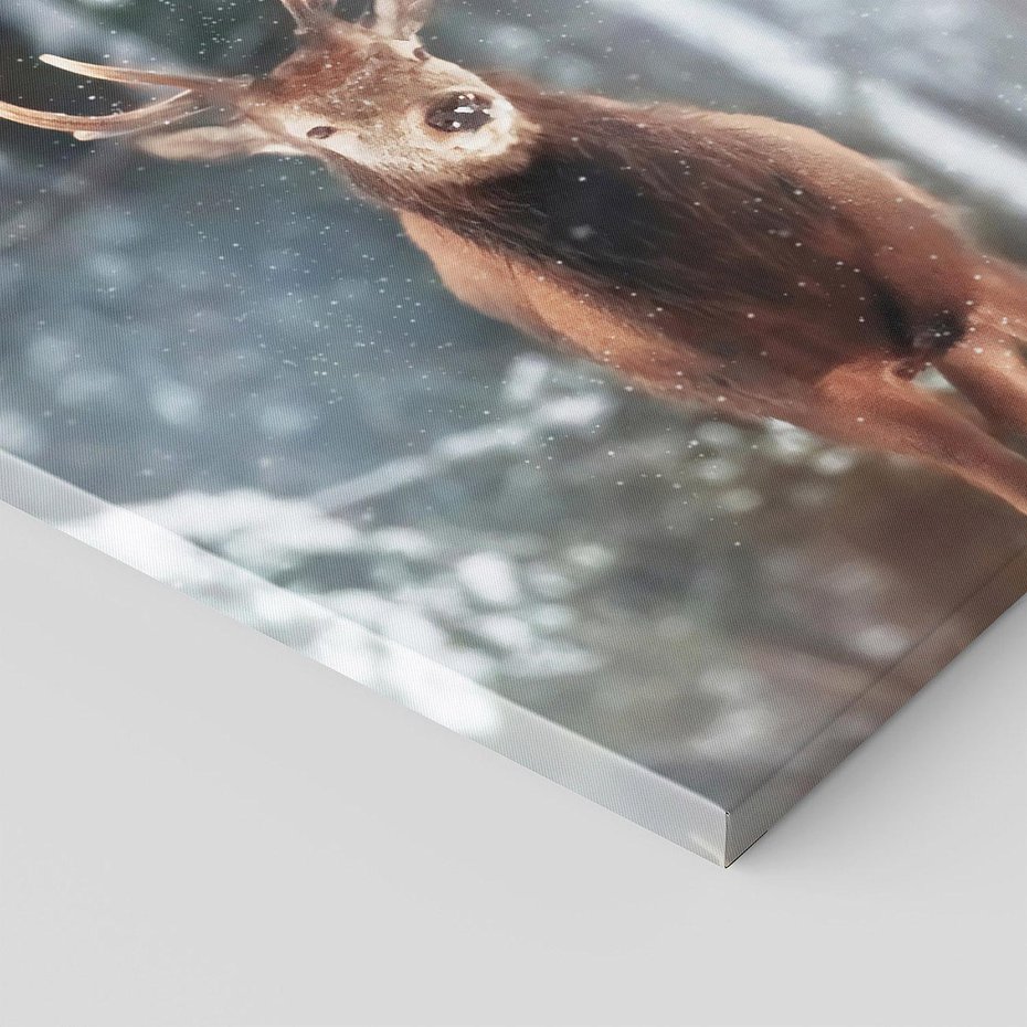 Obraz na płótnie 120x60 - Mroźne Spotkanie w Leśnej Krainie - dwa jelenie, zima