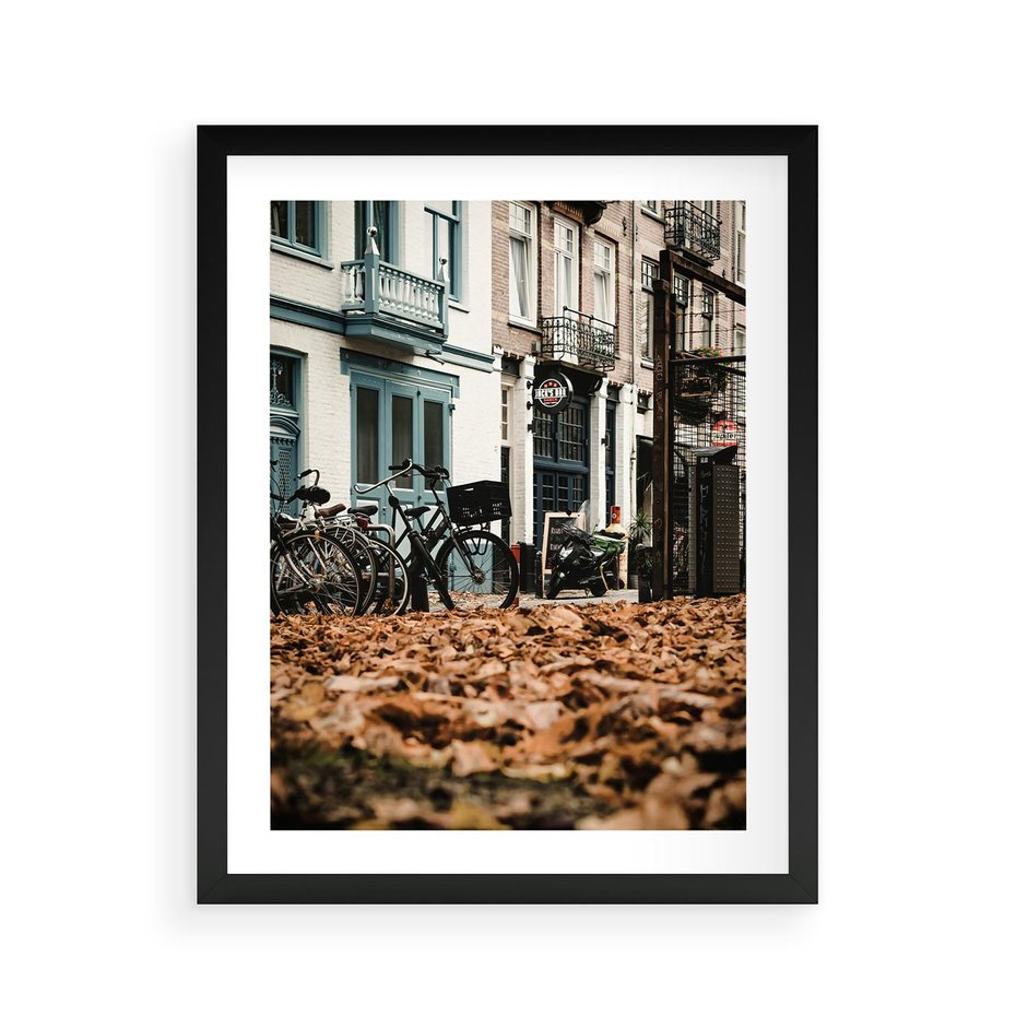 Plakat w ramie 40x50 - Rowery w Mieście pełnym Liści - rower, miasto - rama czarna