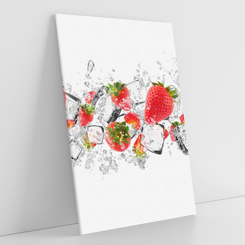 Obraz na płótnie 80x120 - Oaza świeżości: truskawki w wodzie - truskawki, woda