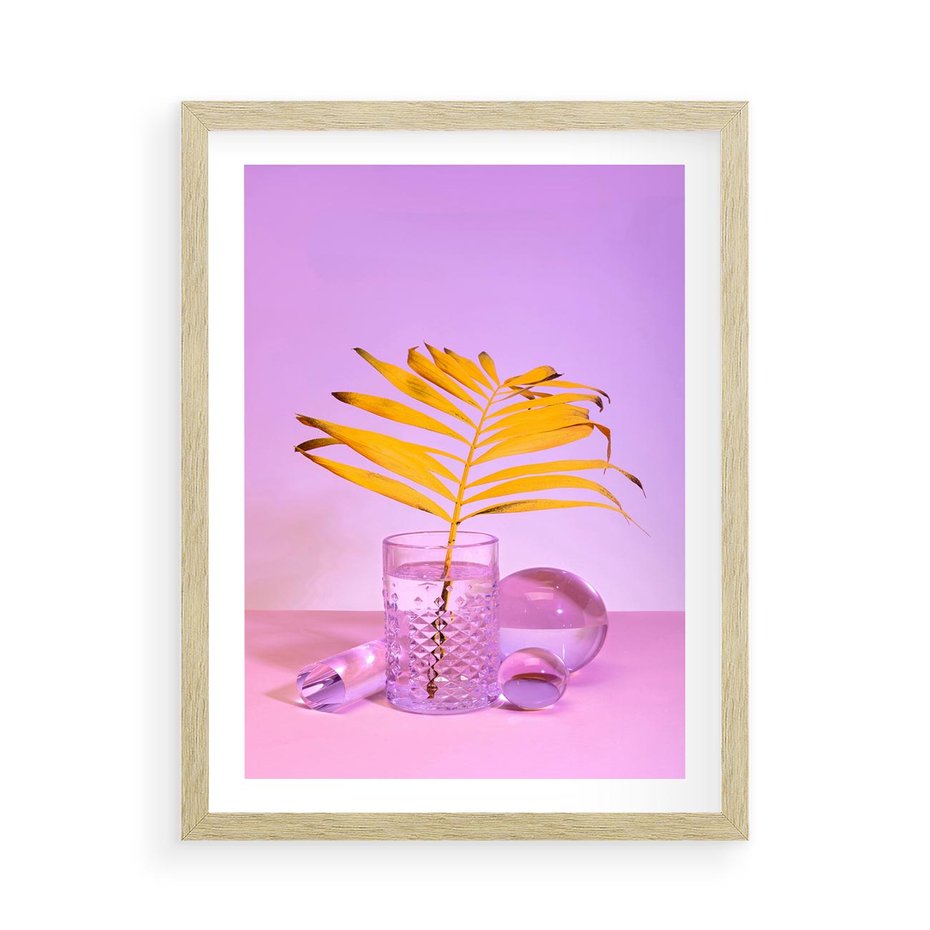 Plakat w ramie 50x70 - Neonowy Liść Palmy na Fotografii - neonowa fotografia, liść palmy w szklance - rama drewno