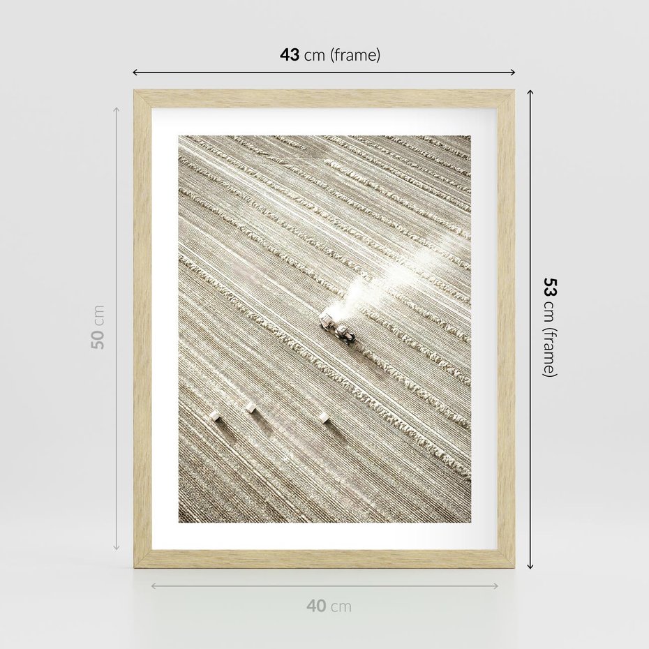 Plakat w ramie 40x50 - Pole i Żniwa na Malowniczym Zdjęciu - pole, traktor - rama drewno